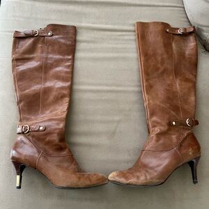 Nine West cognac leather boots. Used w wear and tear and scuffs as pictured. 8.